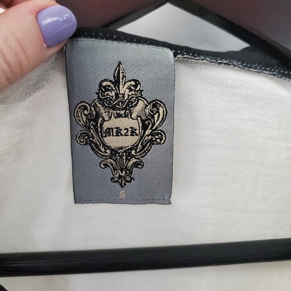 Unique Black white and Grey sheer top with clip front. - Picture 5 of 6